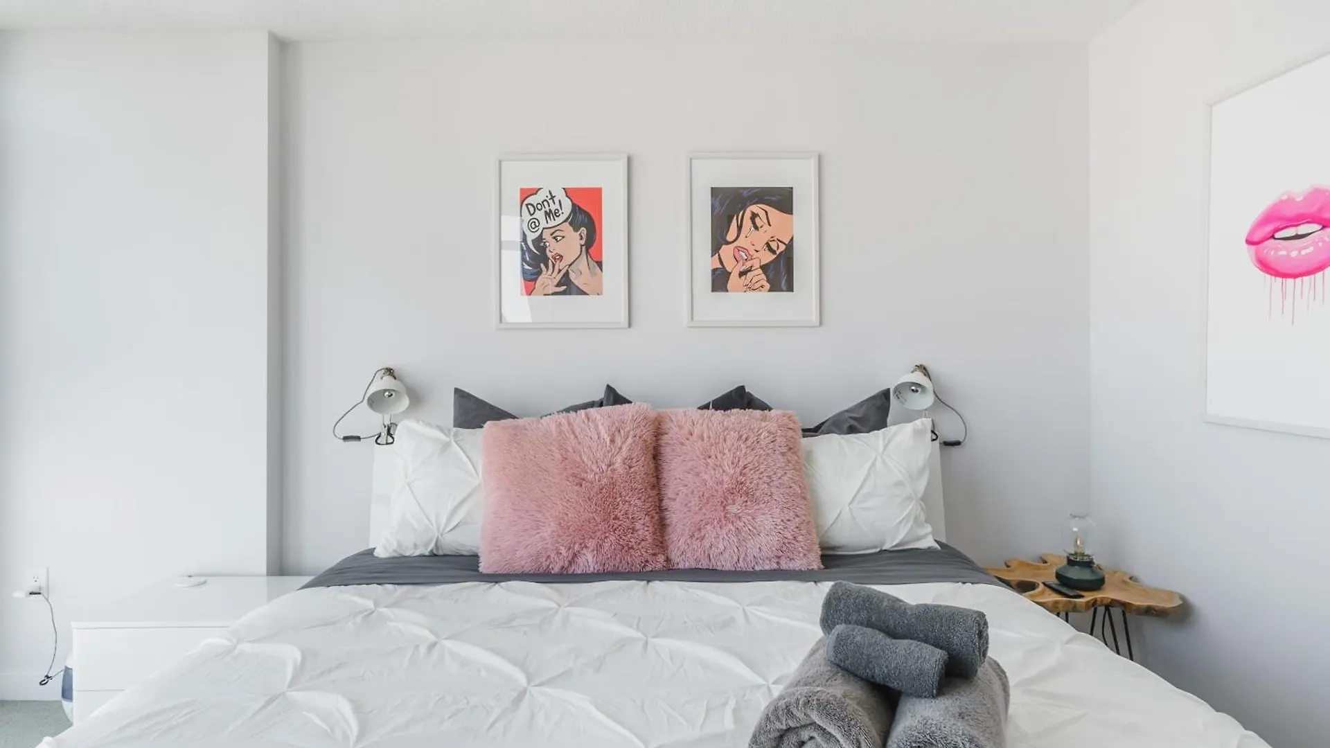 Lanterra Downtown Daire Toronto