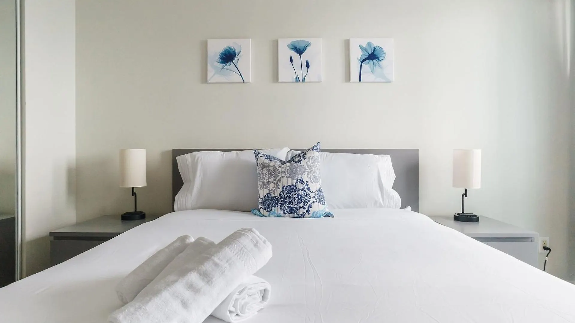 Lanterra Downtown Apartment Toronto