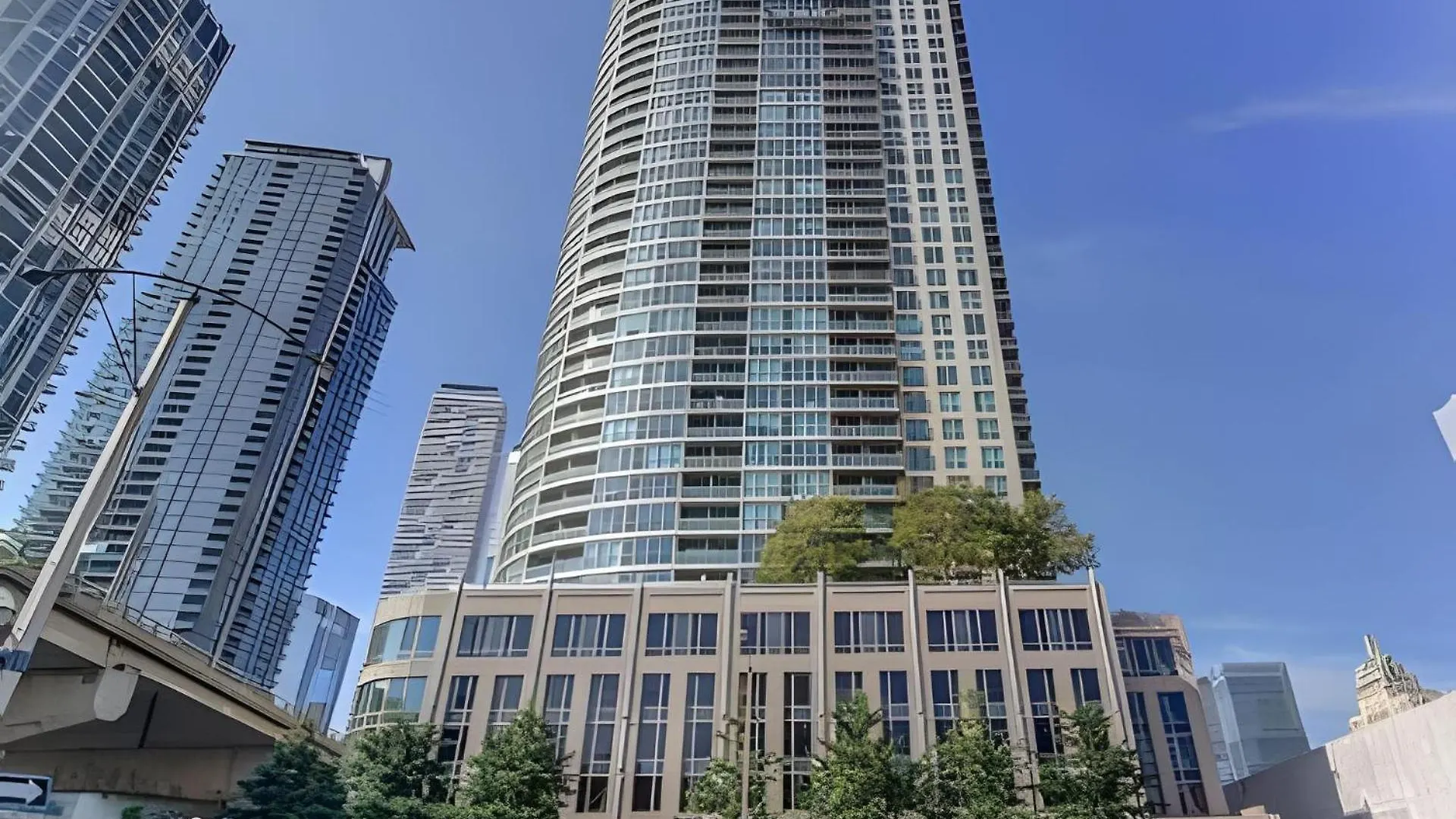 Lanterra Downtown Apartment Toronto