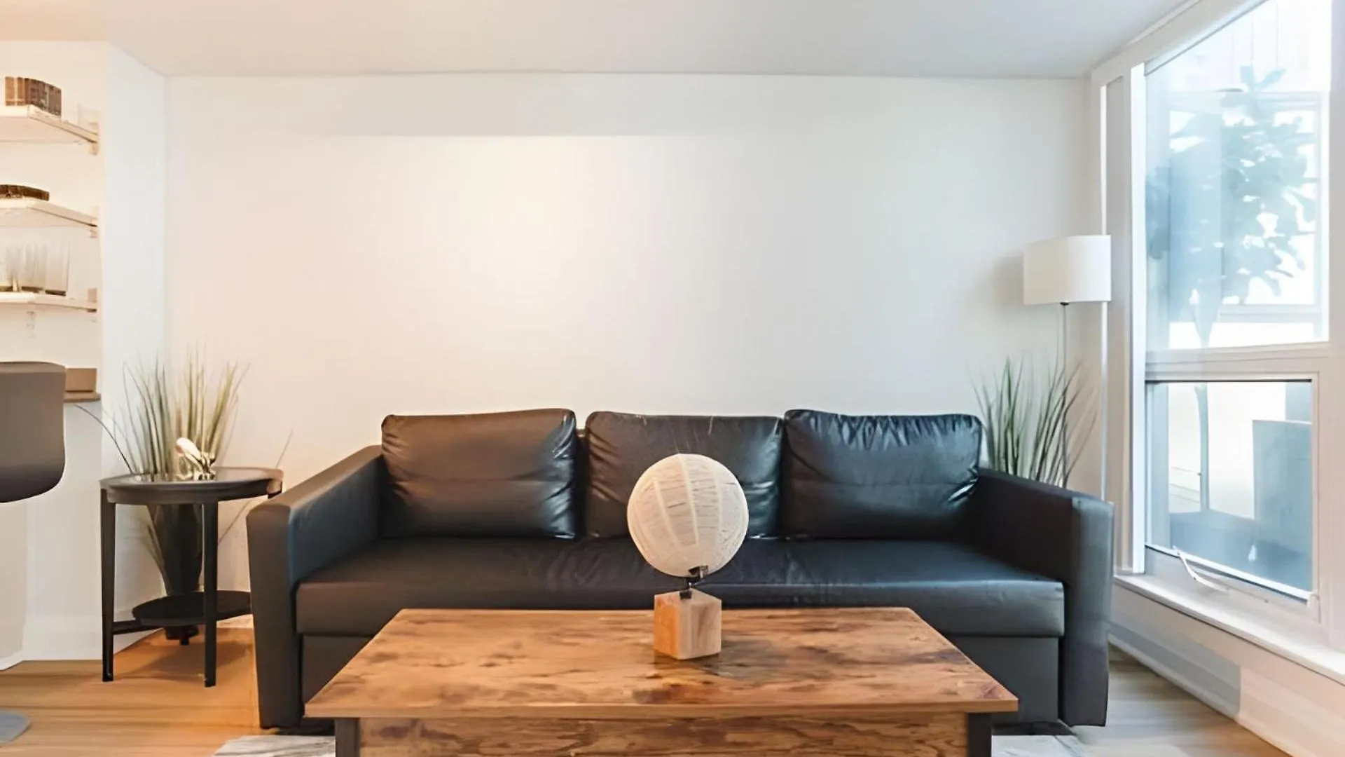 Lanterra Downtown Daire Toronto