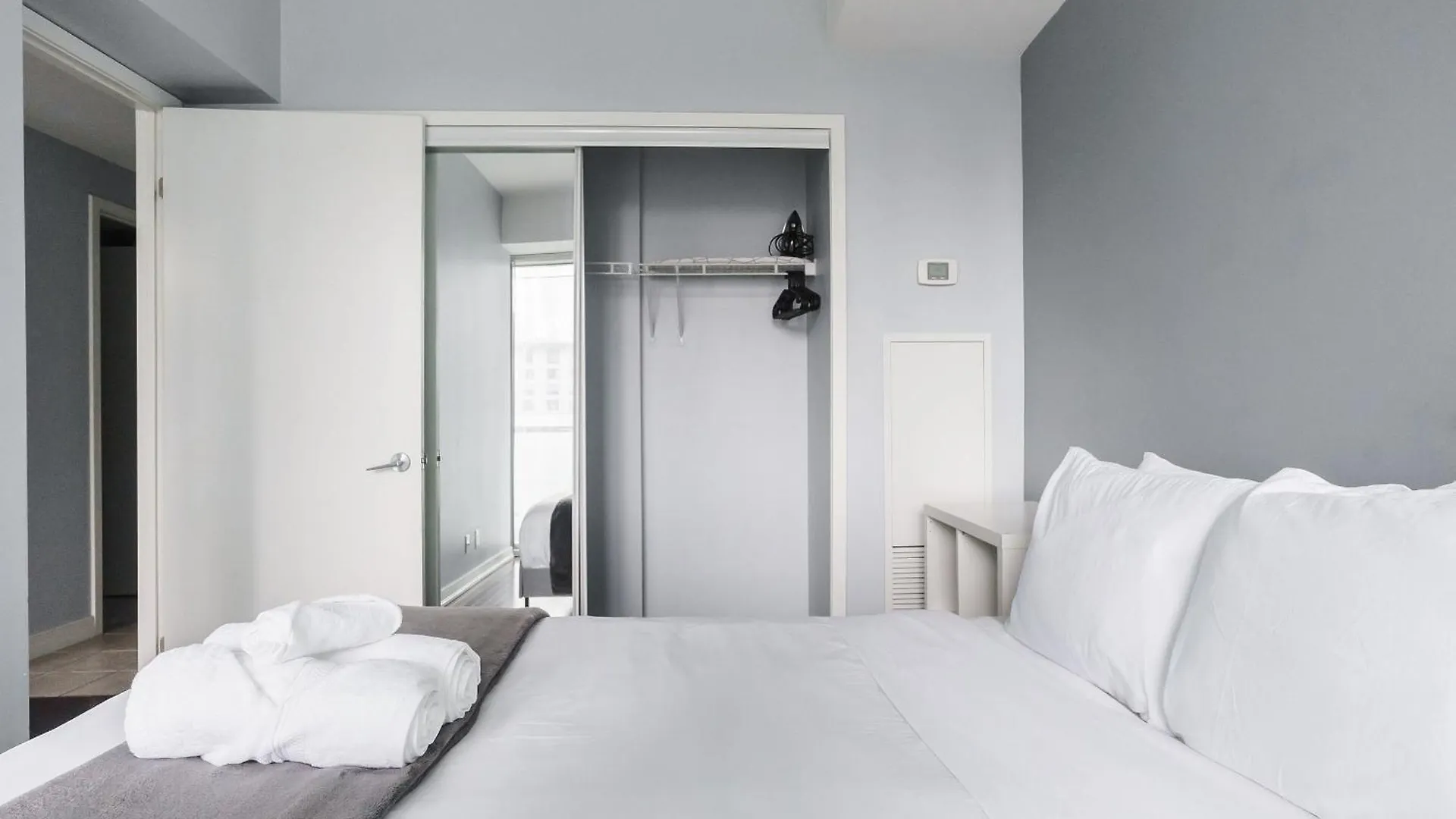 Lanterra Downtown Apartment Toronto