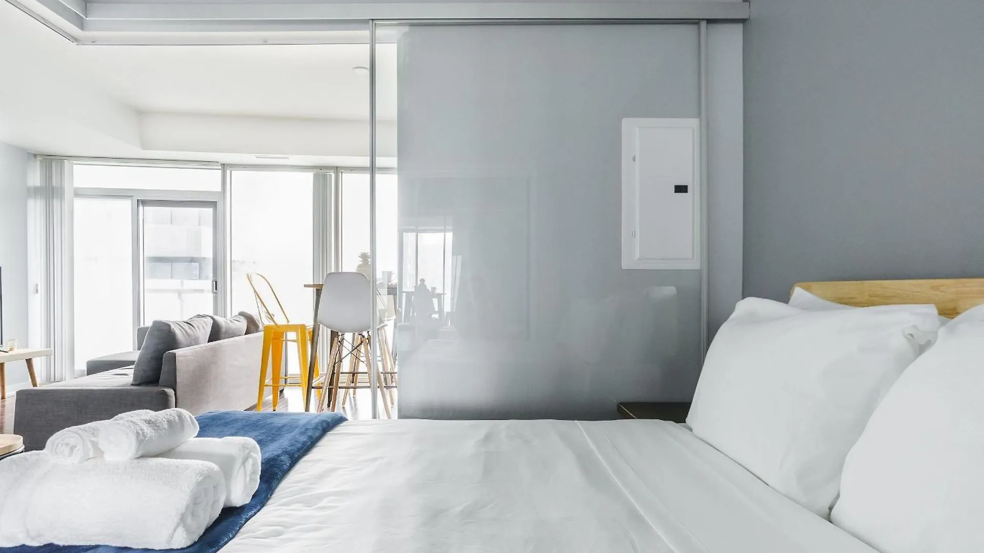 Lanterra Downtown Daire Toronto