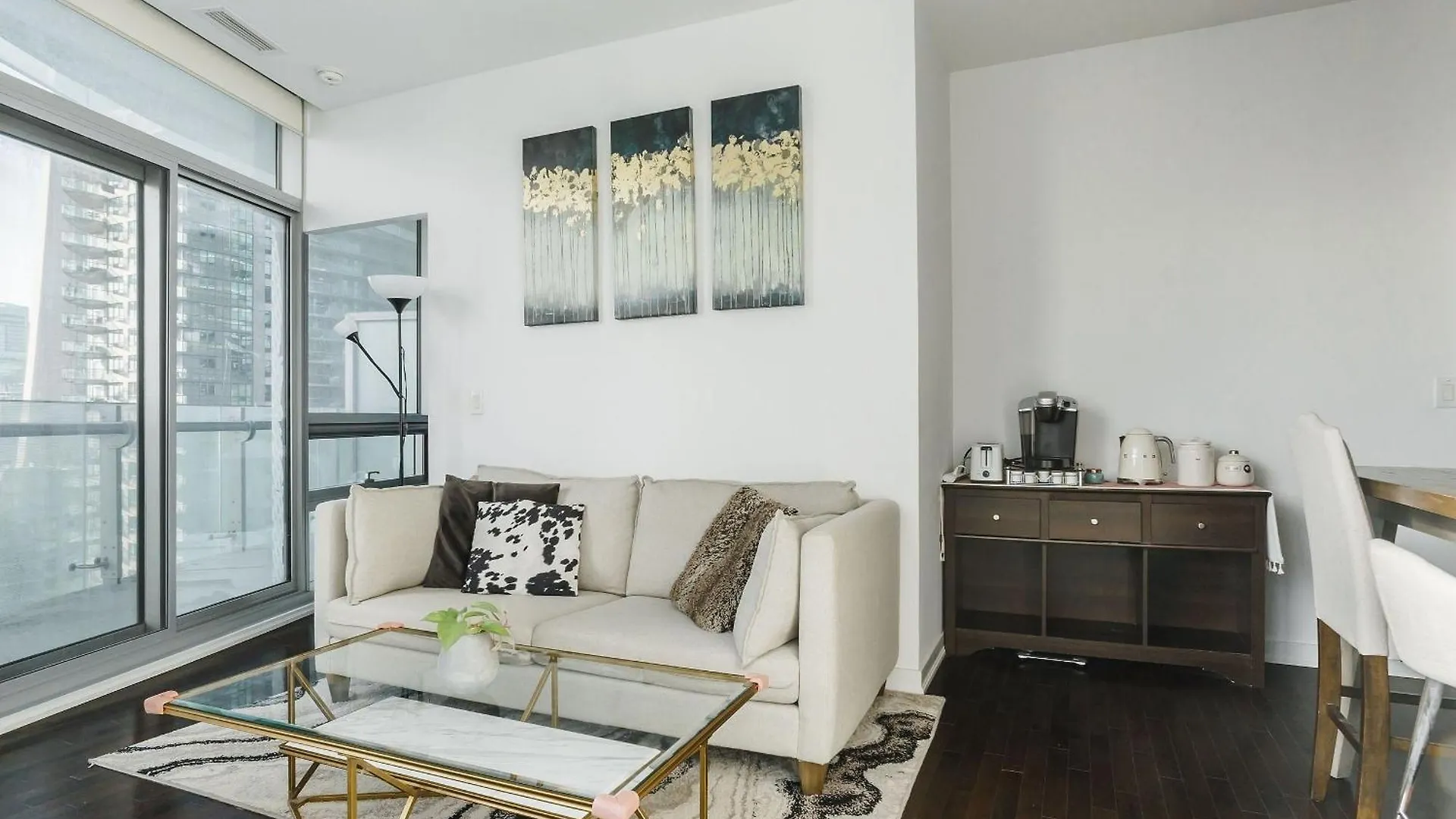 Lanterra Downtown Daire Toronto