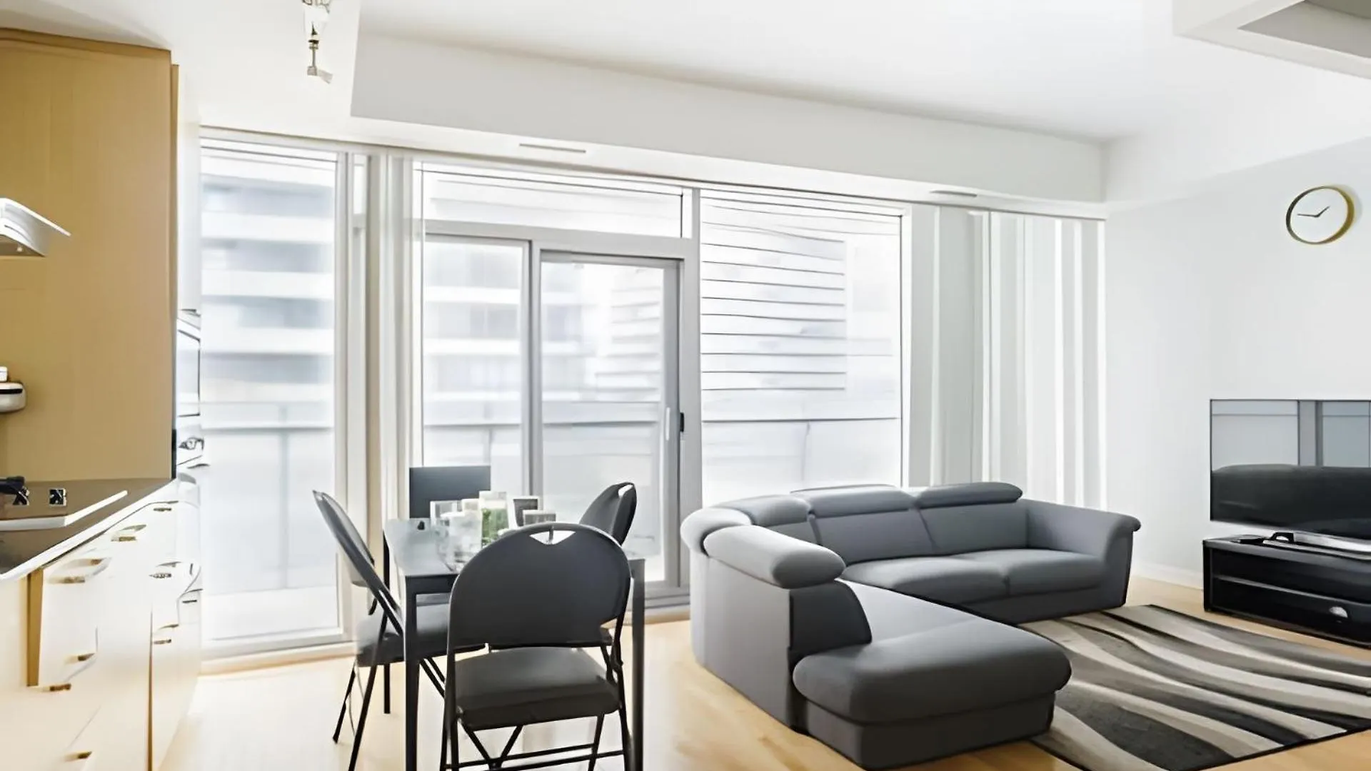 Lanterra Downtown Daire Toronto