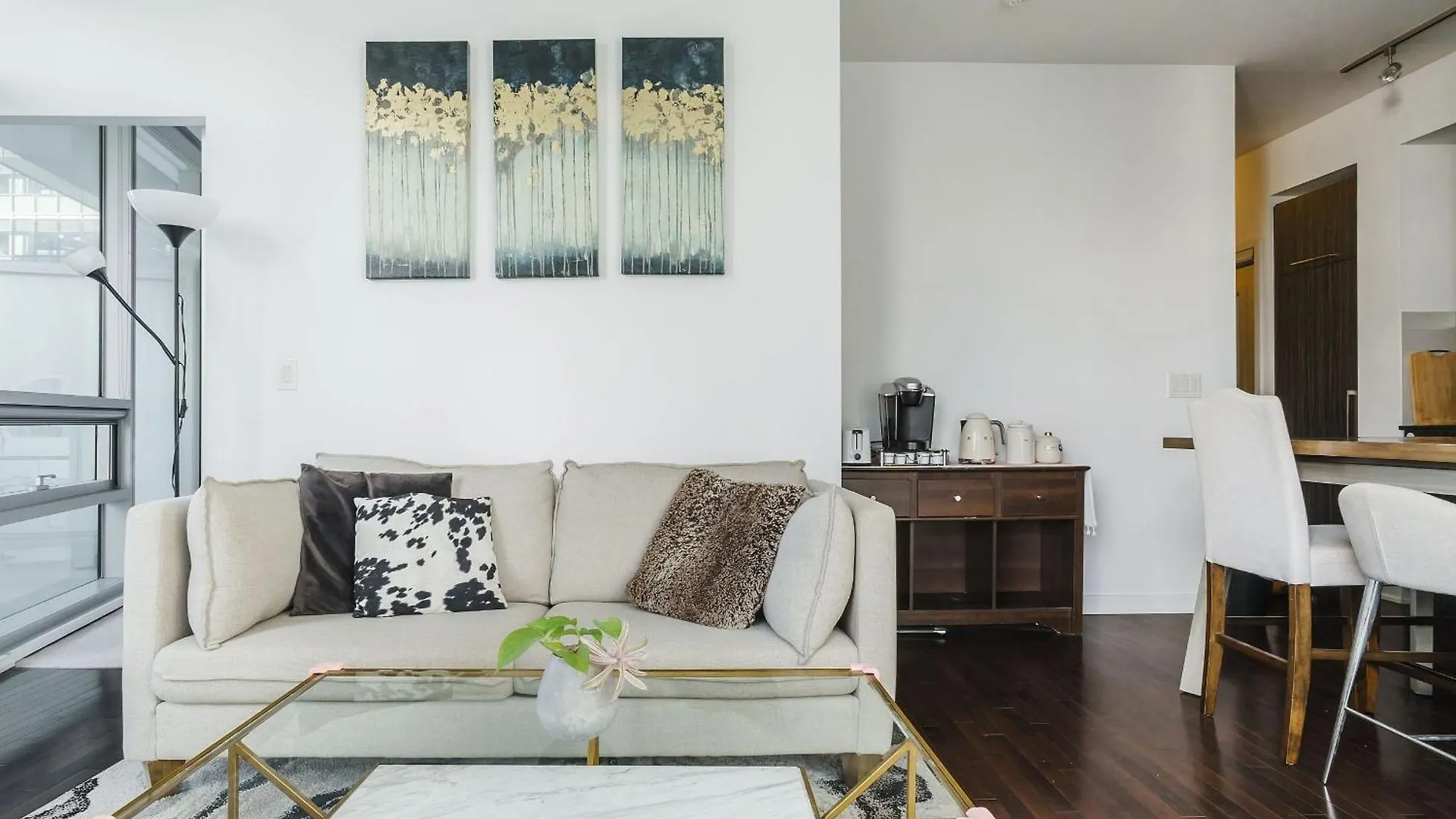 Lanterra Downtown Apartment Toronto