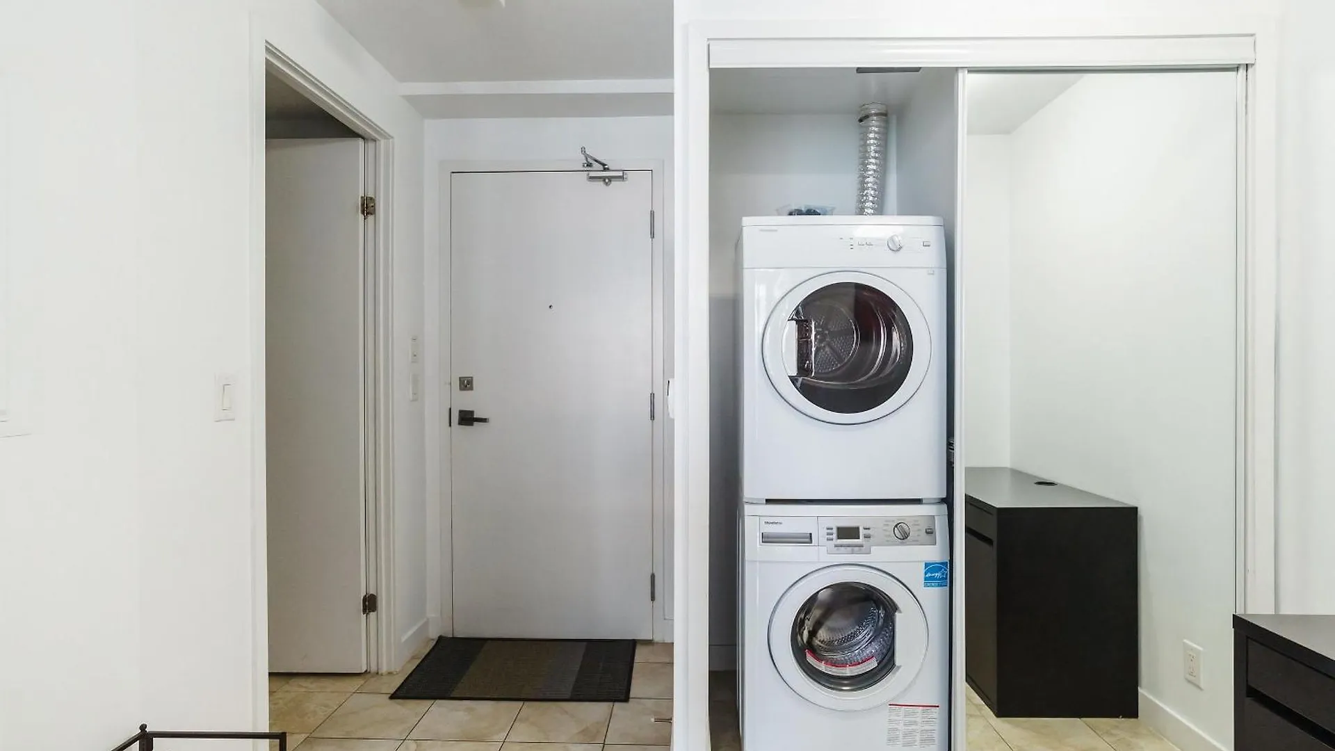 Lanterra Downtown Apartment Toronto