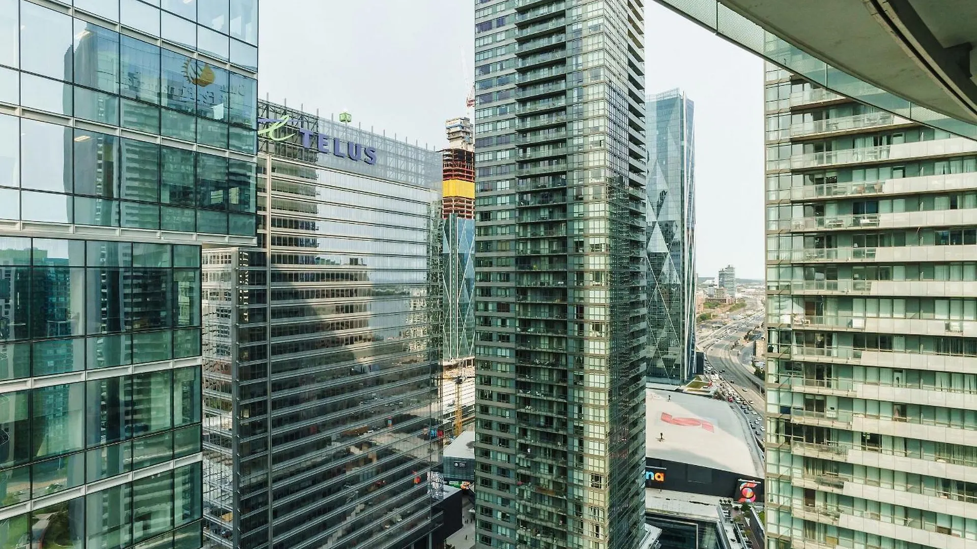 Lanterra Downtown Apartment Toronto