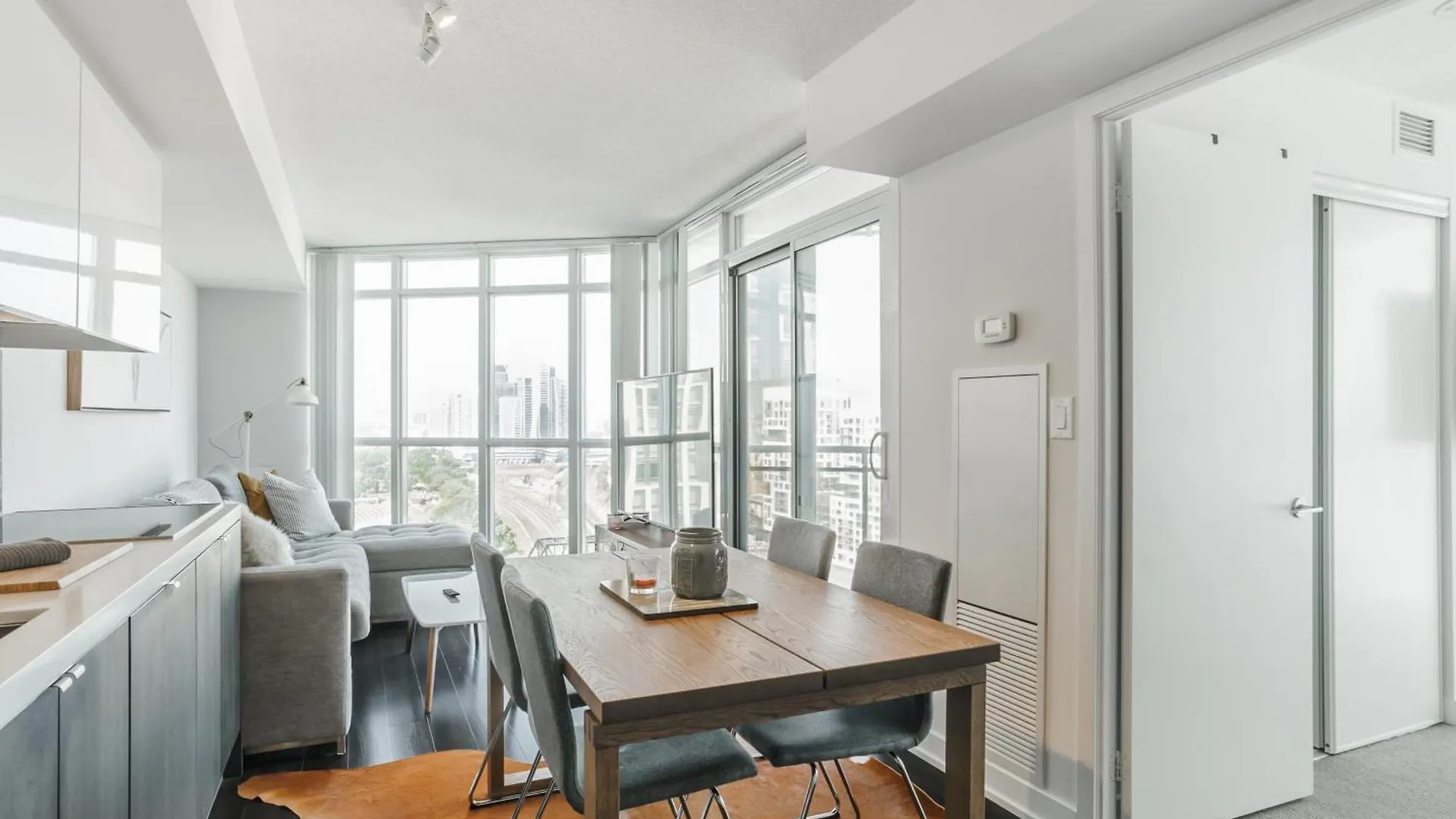 Lanterra Downtown Daire Toronto