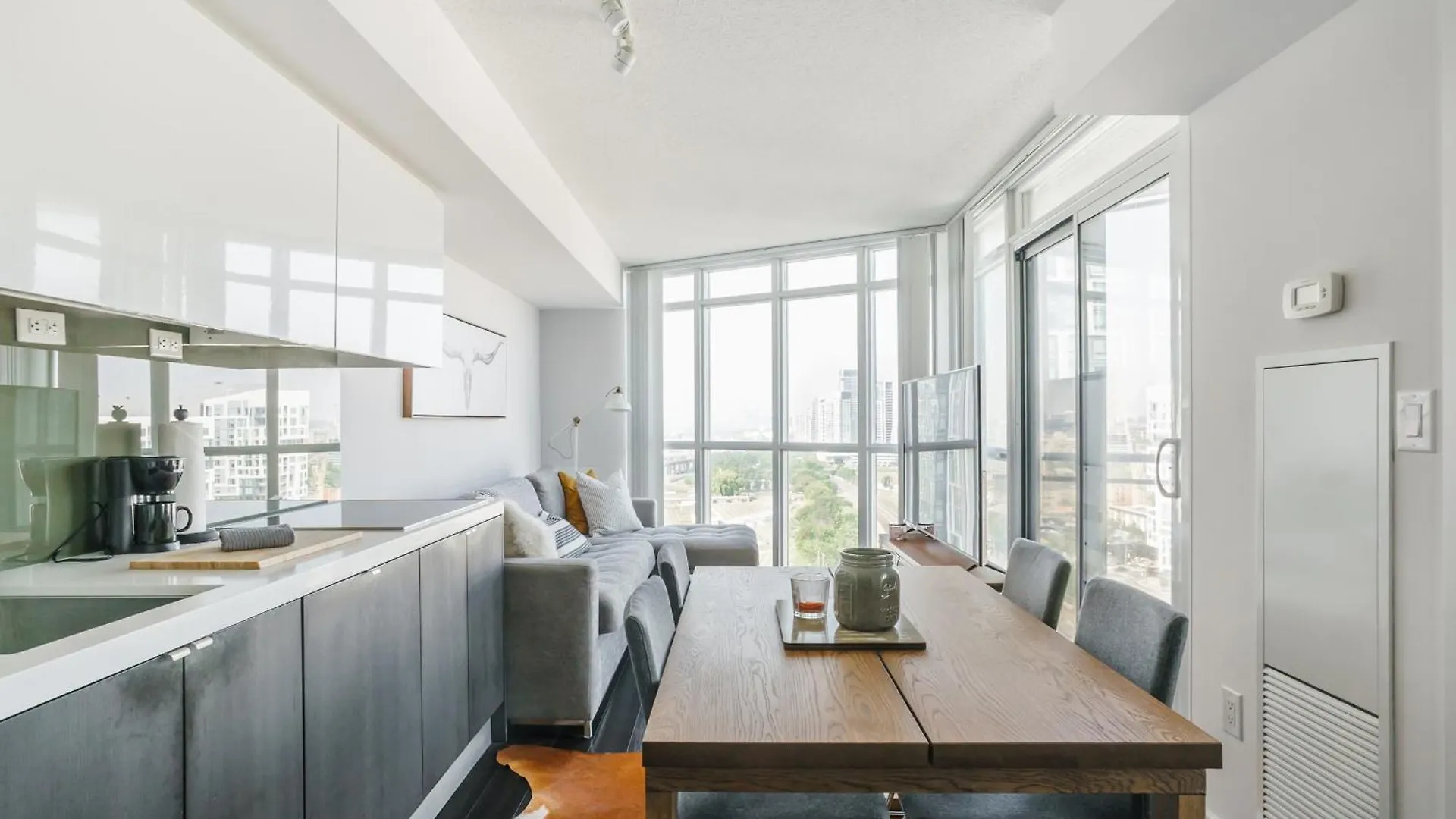 토론토 Lanterra Downtown 아파트 0*,  캐나다