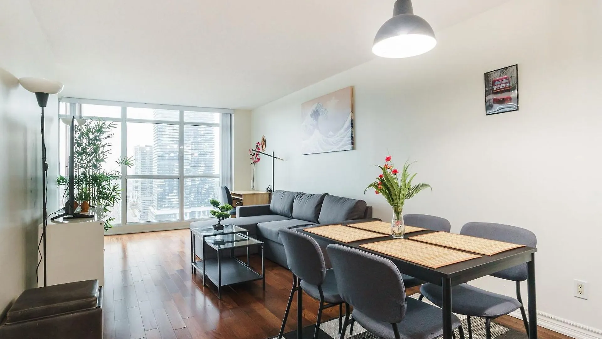 토론토 Lanterra Downtown 아파트 캐나다