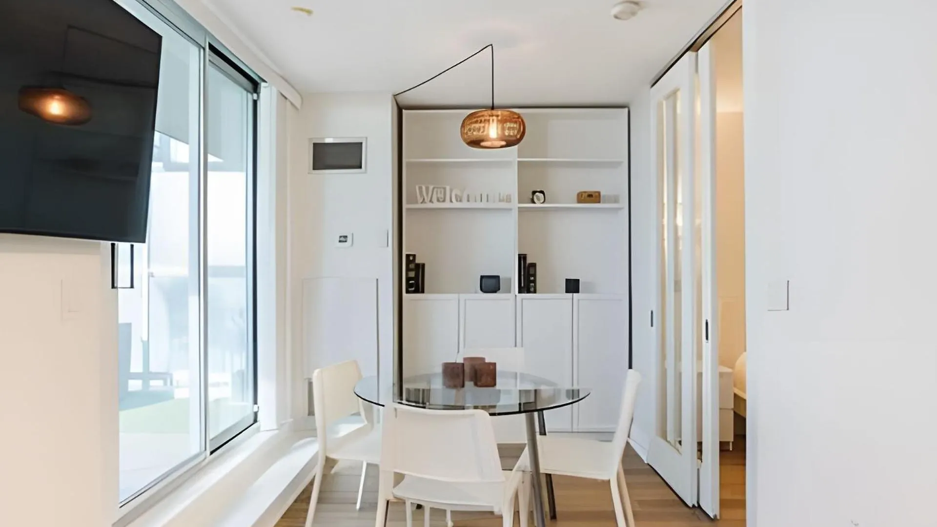 토론토 Lanterra Downtown 아파트