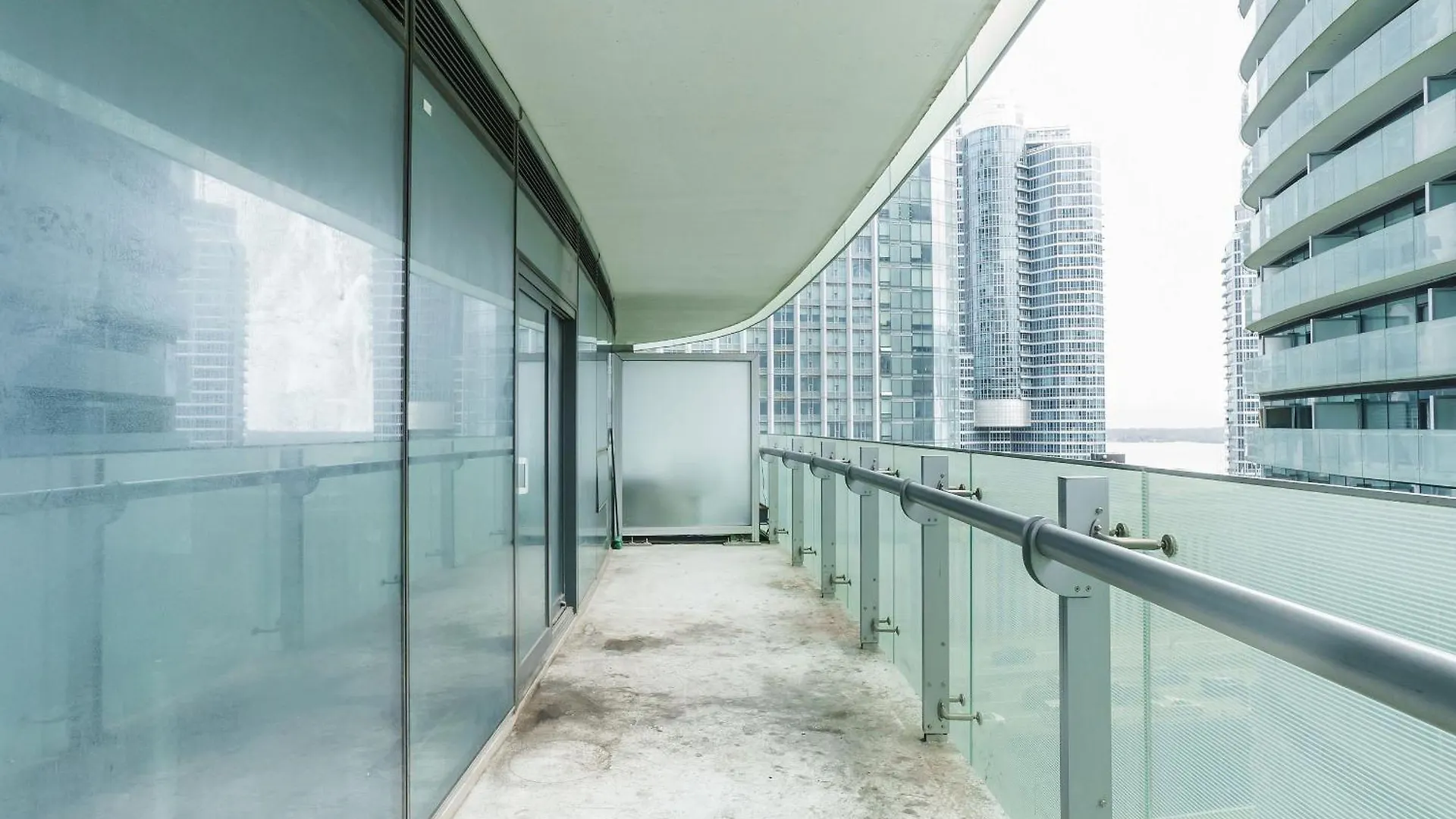 토론토 Lanterra Downtown 아파트 0*,  캐나다