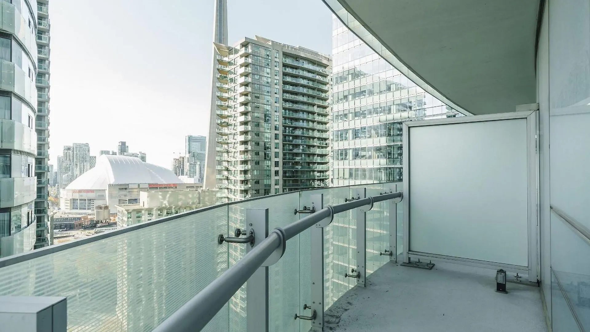 토론토 Lanterra Downtown 아파트