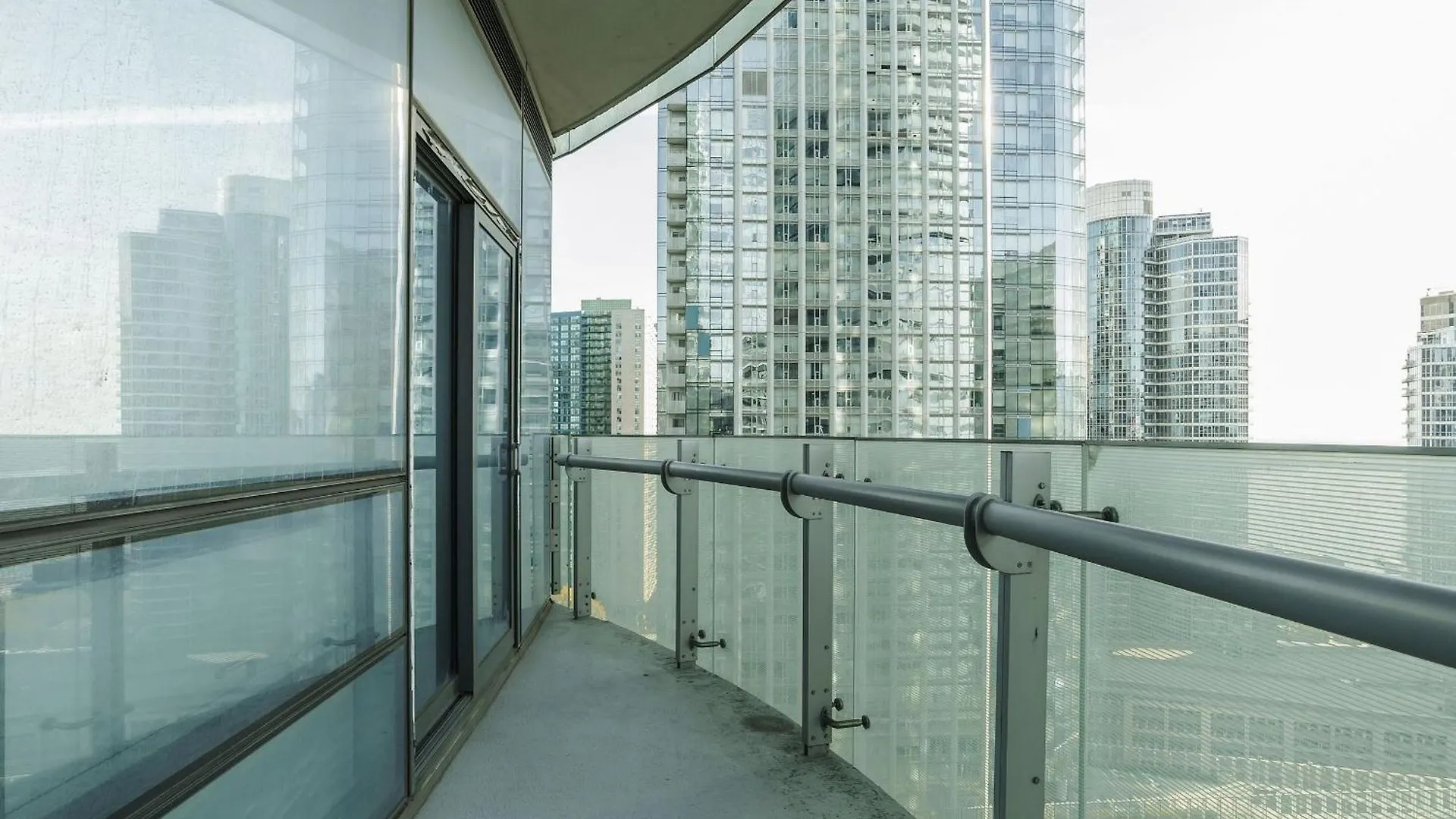 토론토 Lanterra Downtown 아파트 캐나다