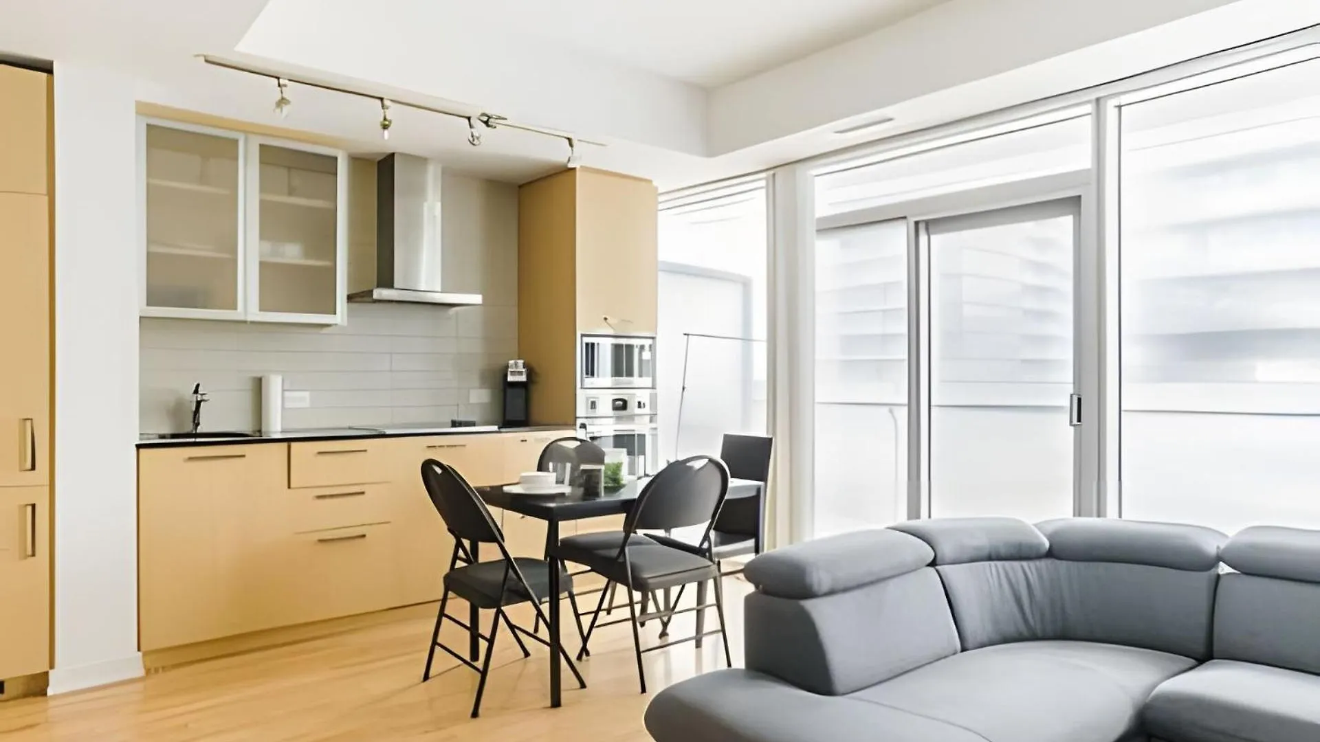 토론토 Lanterra Downtown 아파트 캐나다