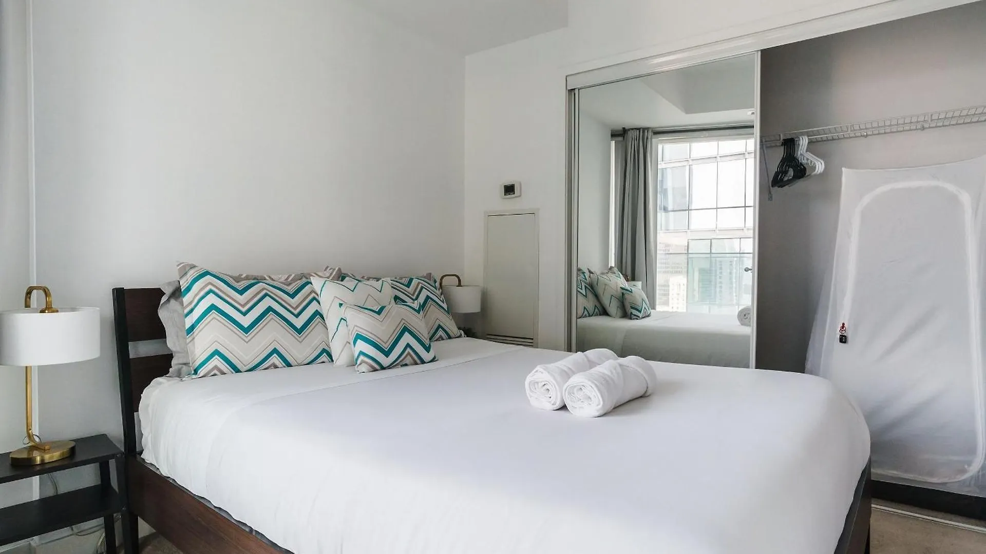 Lanterra Downtown Daire Toronto