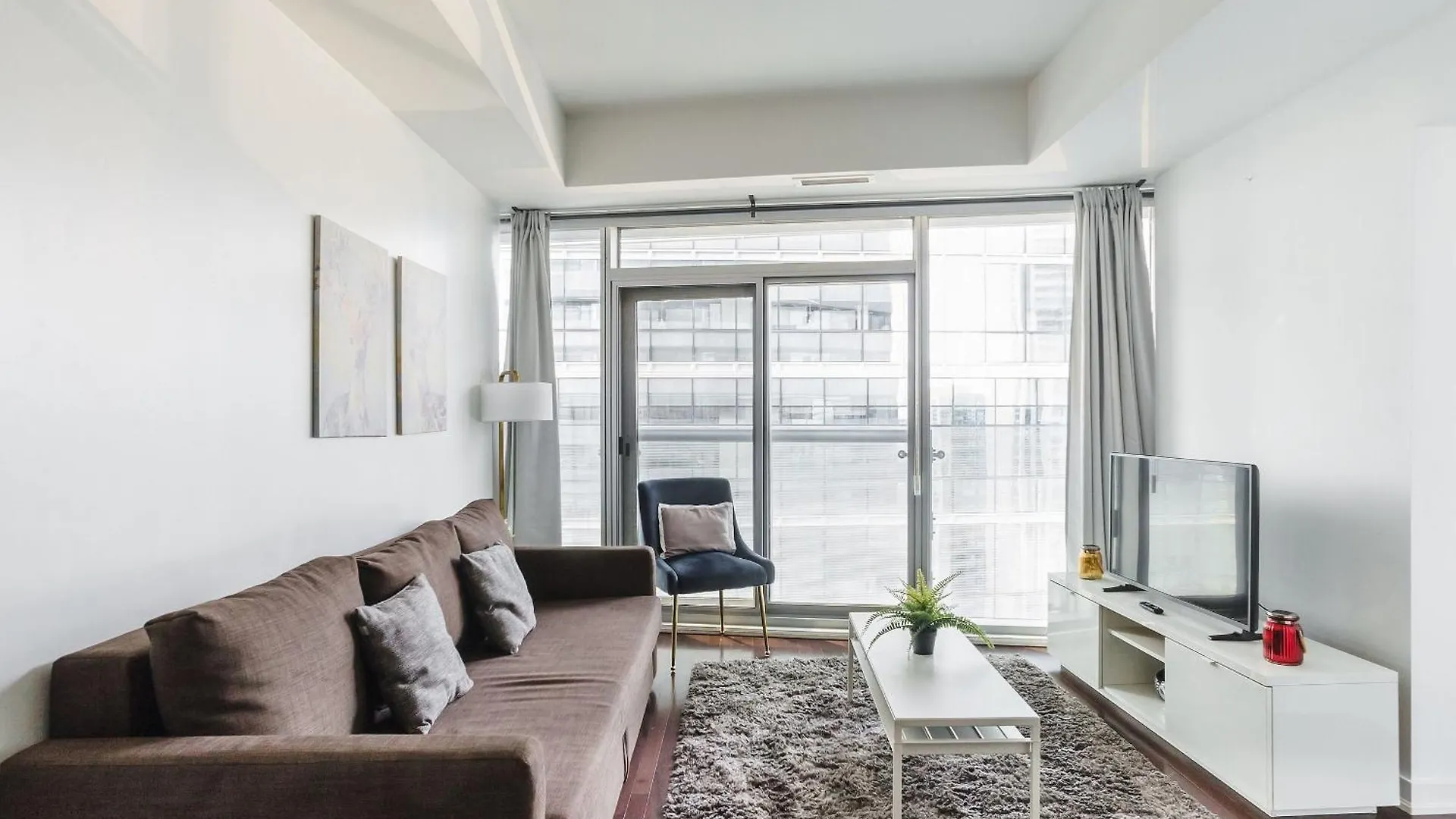 토론토 Lanterra Downtown 아파트